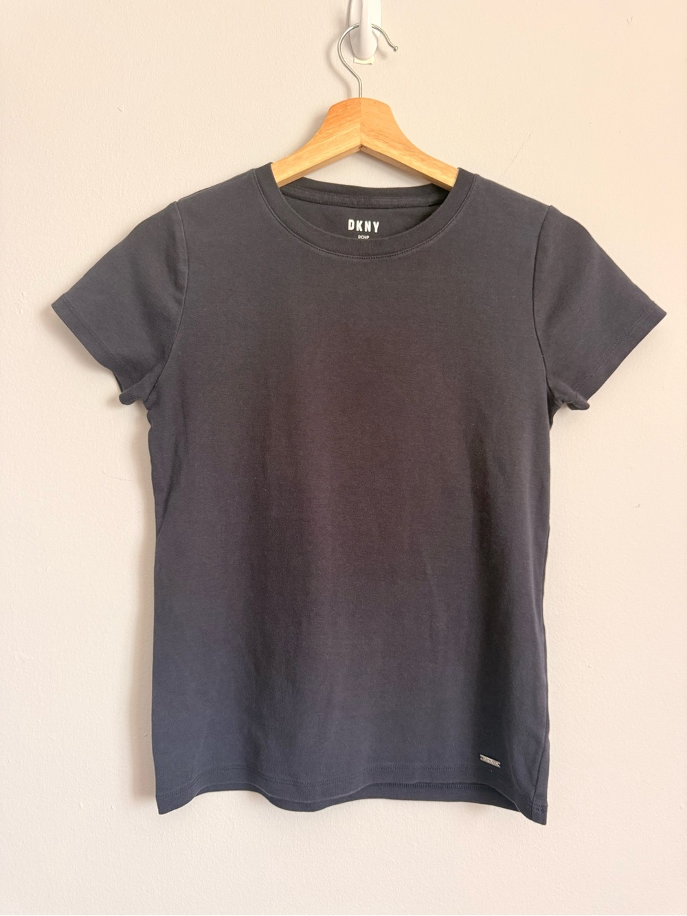 Classic and ultra-soft women's crewneck t-shirt from DKNY